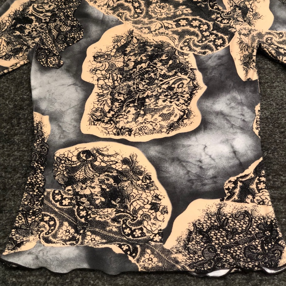 BOUBOU Patterned V-Neck Top - Picture 8 of 8